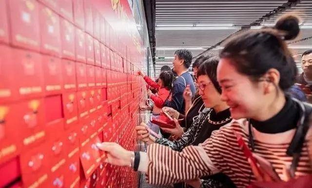 唯有這些抓人眼球的戶外廣告才配叫創(chuàng)意！標(biāo)識(shí)主也滿意4