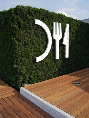 當(dāng)成線下超級入口，店面標(biāo)牌主要性凸顯27
