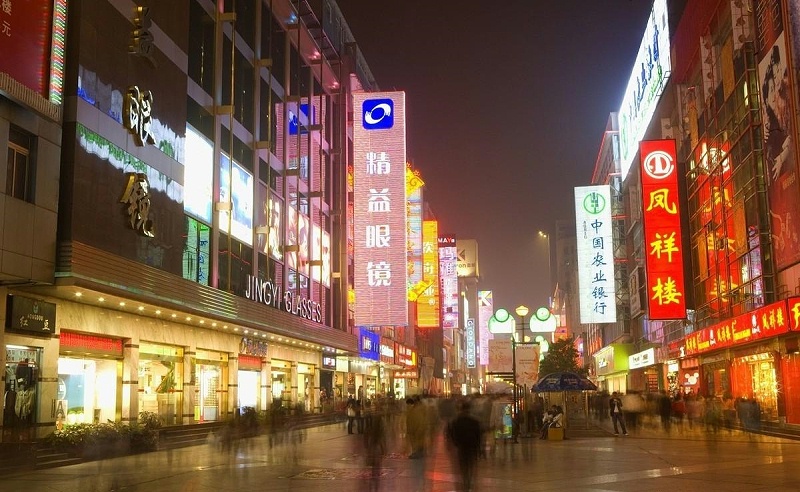 漫步街上，發(fā)掘店鋪廣告牌一成不變，統(tǒng)一式商鋪標識有需求嗎？7
