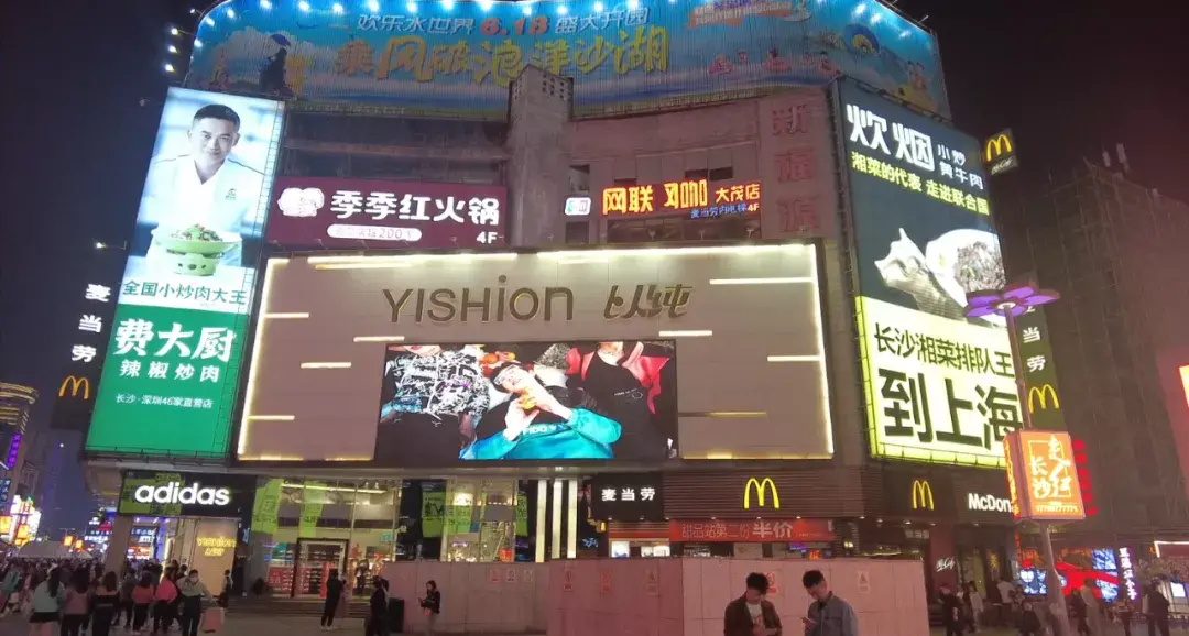 走訪長沙、重慶等地后，我總結(jié)出一套廣告牌匾“吸金術(shù)”